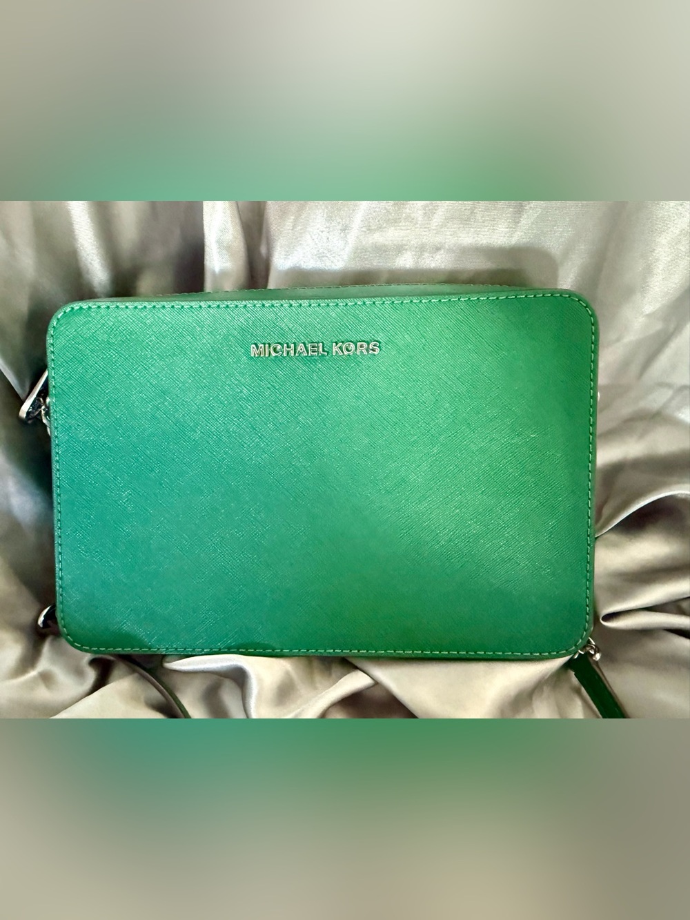 Michael Kors Jet Set Crossbody Bag - Picture 2 of 7